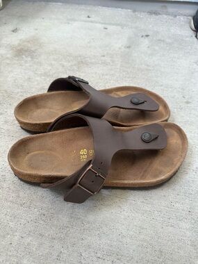 Birkenstock Gizeh Sandals Size 40 US 9 Dark Brown Leather EUC Thong Cork